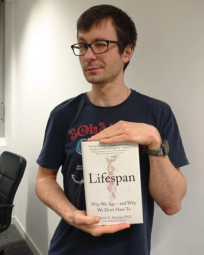 Alexander Dakhovnik holding the book Lifespan